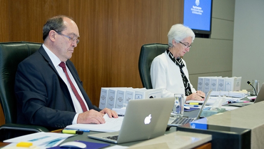 From left to right: Commissioner Andrew Murray and Justice Jennifer Coate